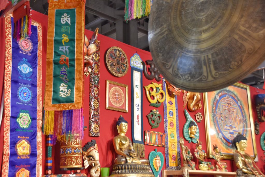 Oggetti d' antiquariato alla fiera dell'artigianato