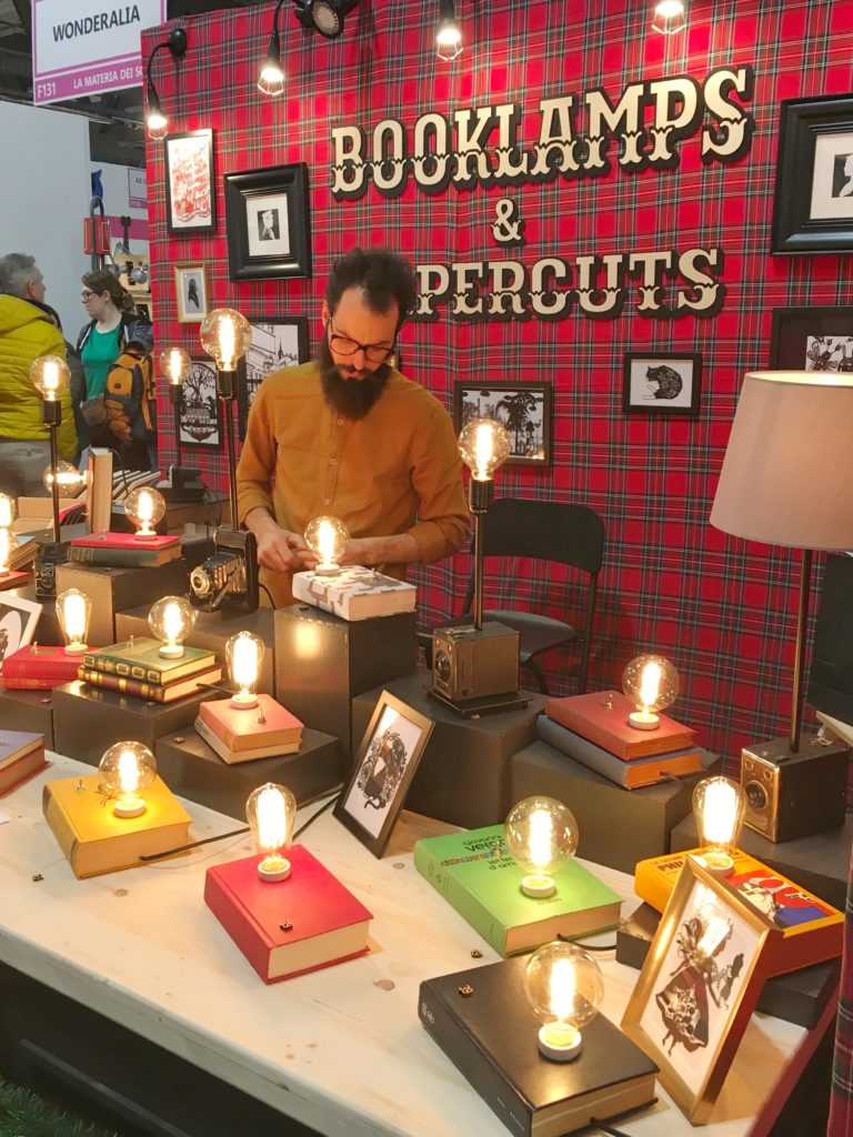 Lampade originalissime alla fiera dell'artigianato