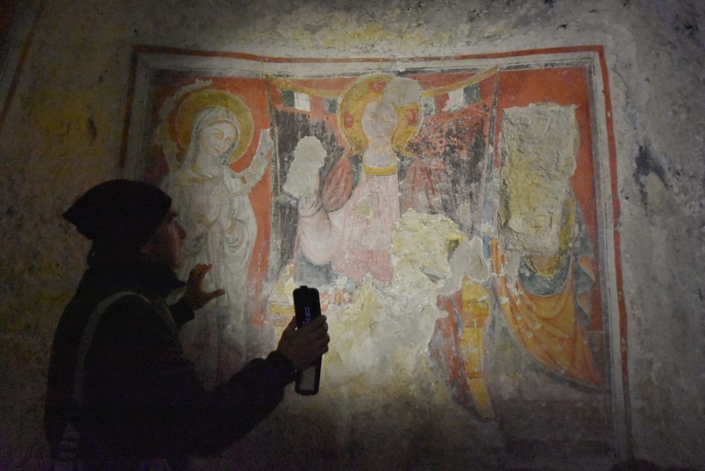 Affreschi danneggiati nelle chiese rupestri