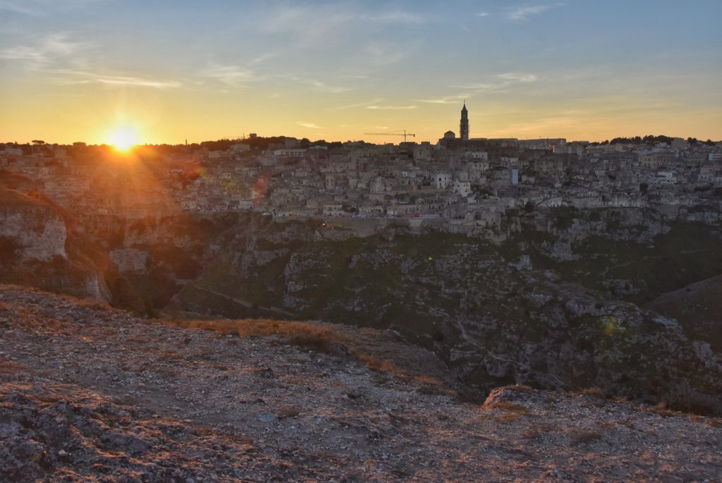Matera si illumina al calar del sole